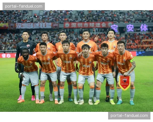 半场战报：深圳新鹏城0-2落后武汉三镇，防线问题暴露无遗